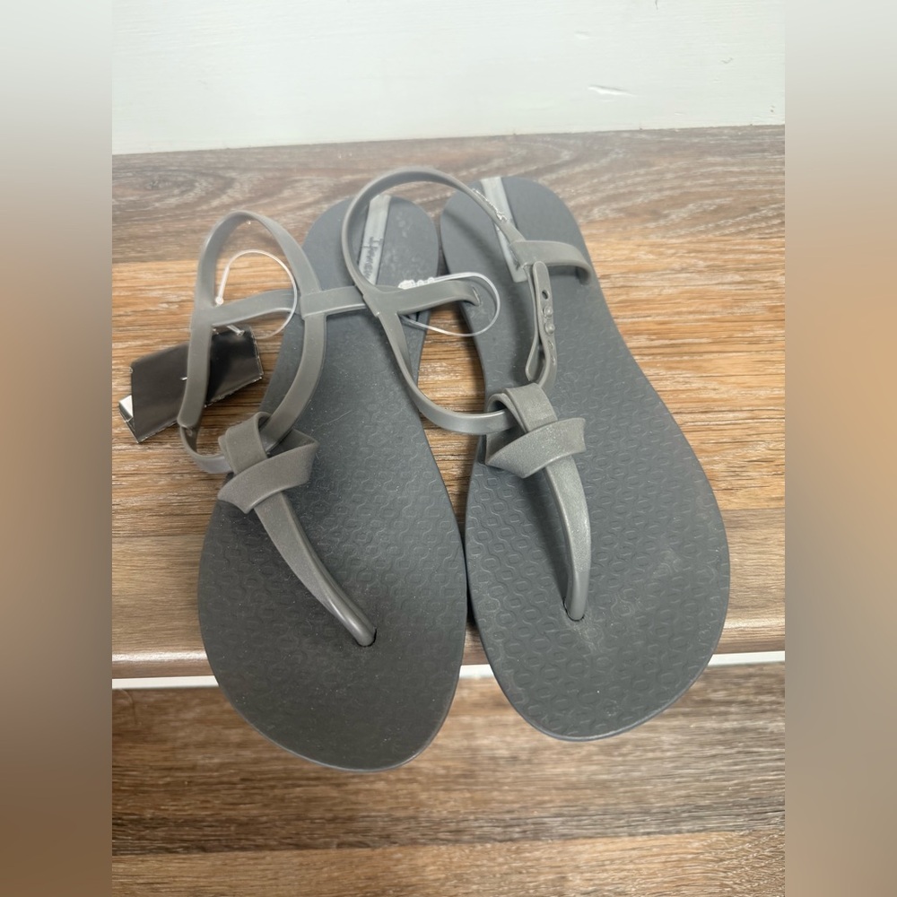 NWT - Ipanema - Grey Knotted Thong Sandal - Size 8 - Picture 4 of 6